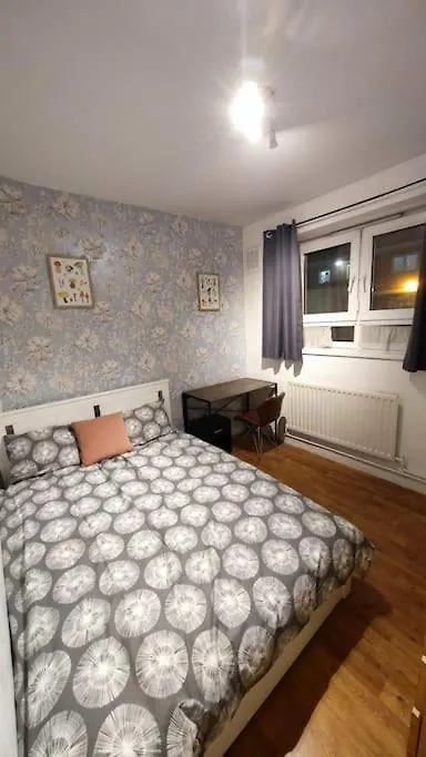 Central London Spacious Flat With 2 To 3 Bedrooms