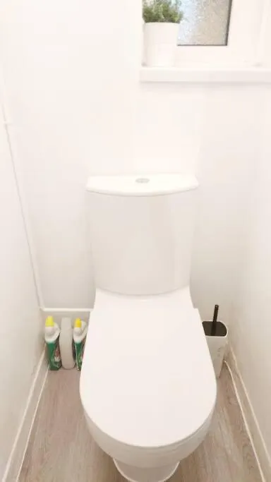 Central London Spacious Flat With 2 To 3 Bedrooms